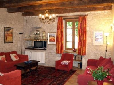 living-room-farmhouse-holiday-rental-cahors-france